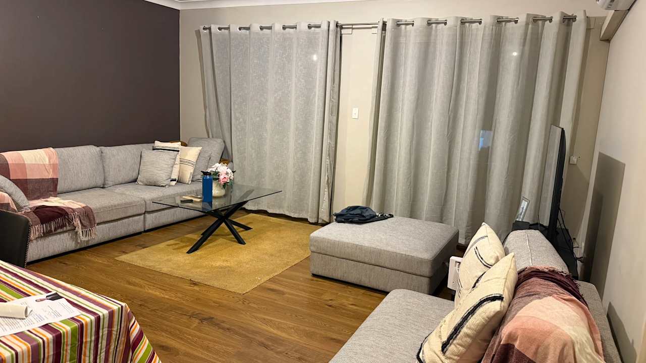 Furnished room in a flatshare