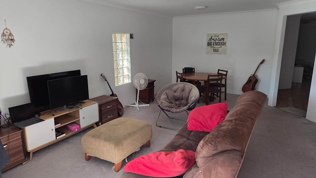 Furnished room in a flatshare