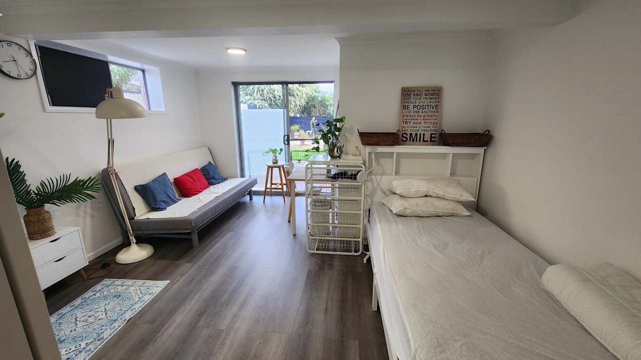 Furnished room in a share house