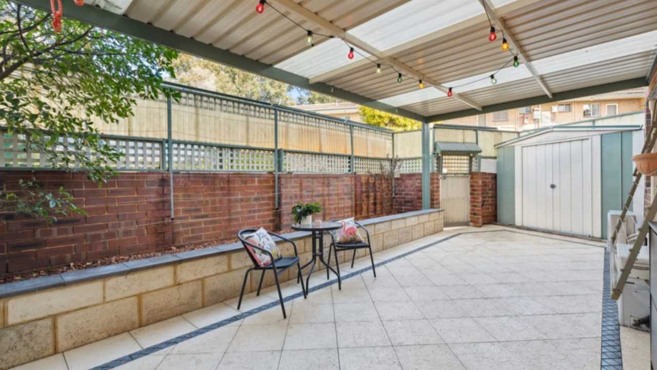 Whole property with 2 rooms for rent