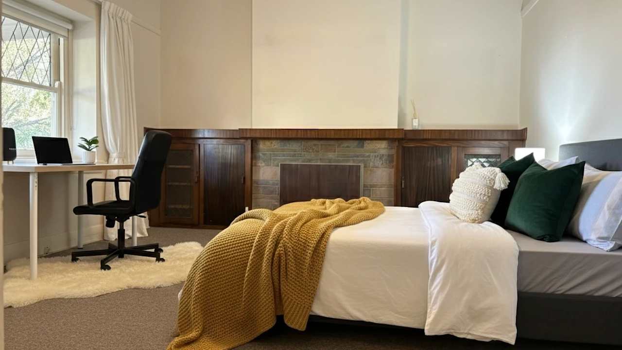 Furnished room in a share house