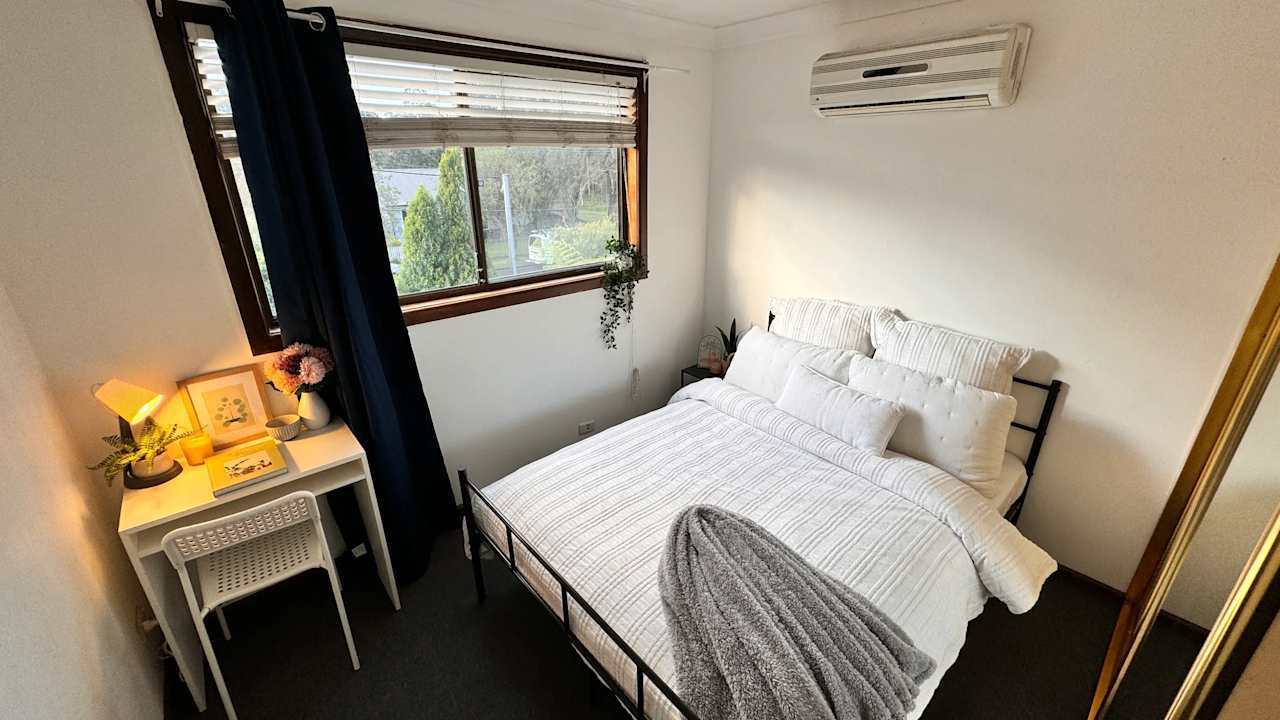Furnished room in a flatshare