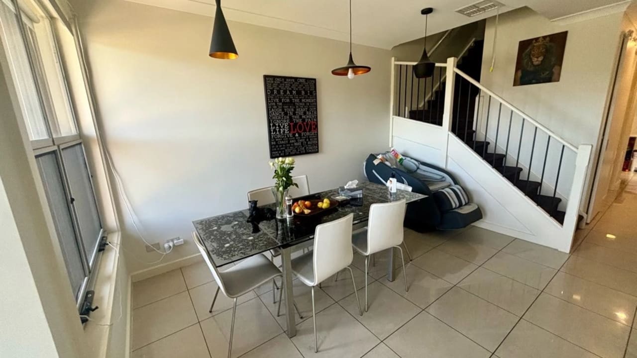 Room in a share house