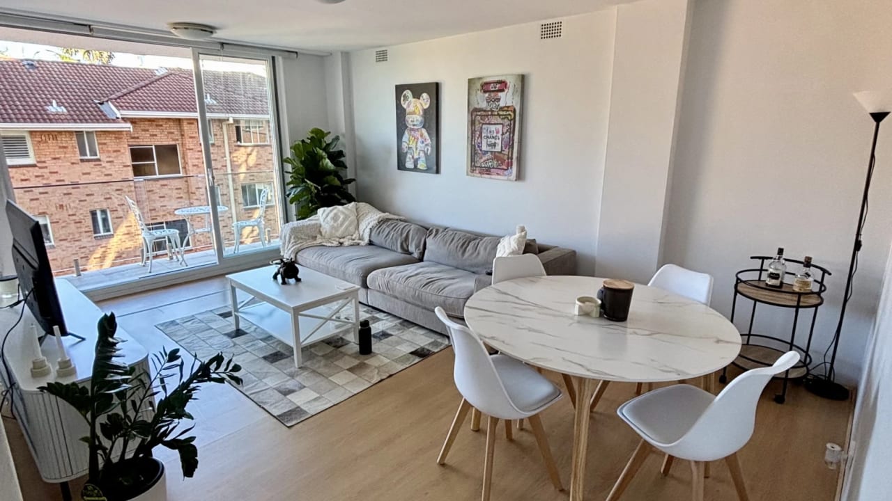Unfurnished room in a flatshare