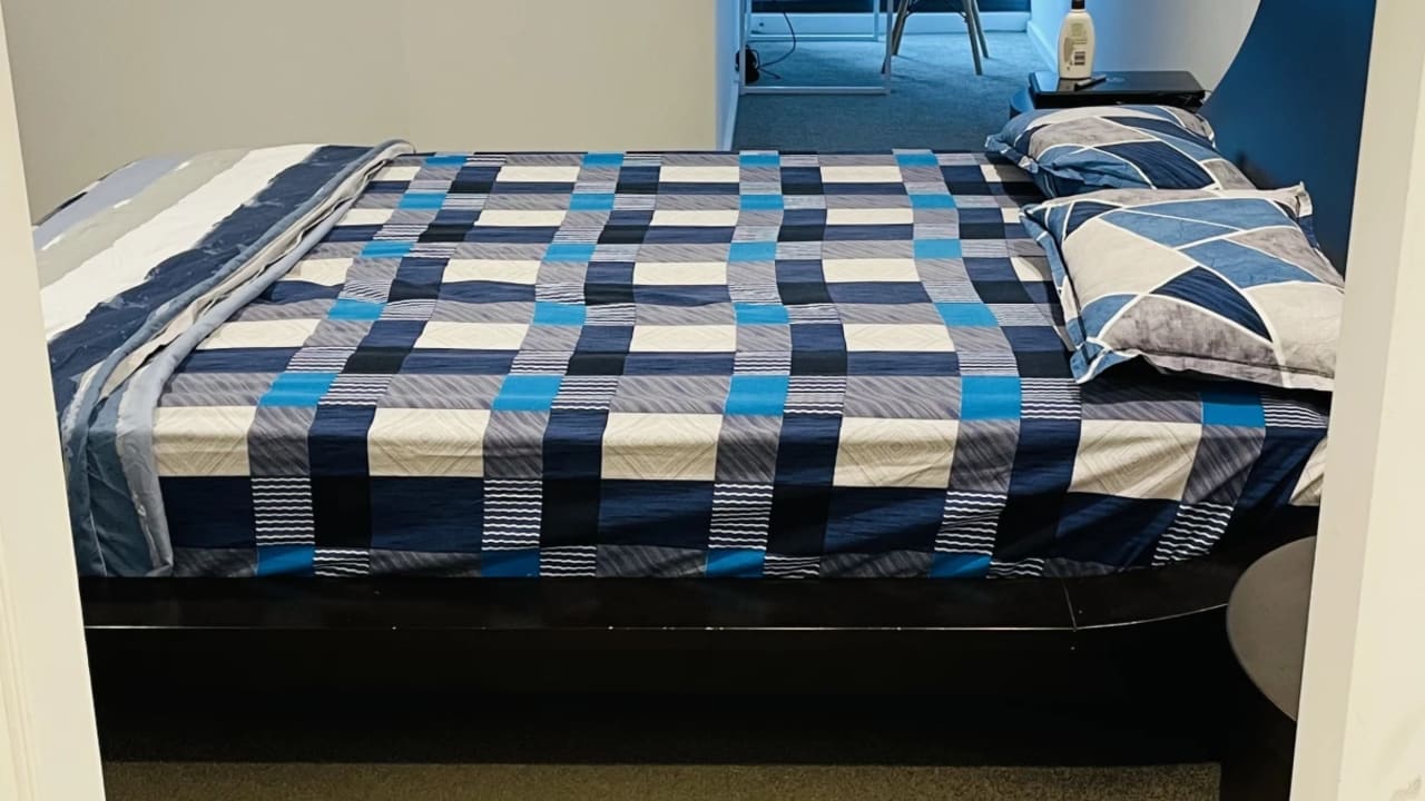Furnished room with ensuite in a flatshare