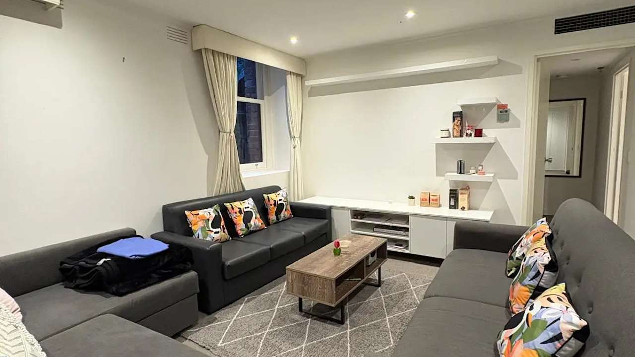 Furnished room in a flatshare