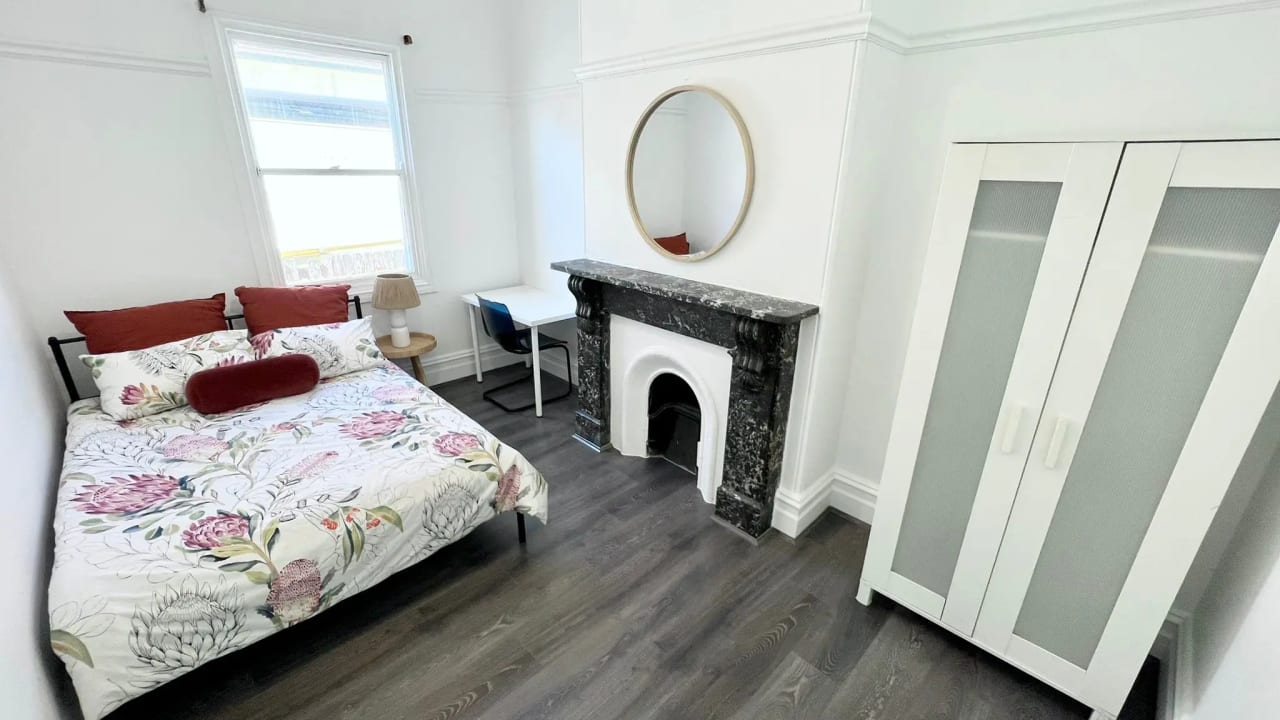 Room in a share house
