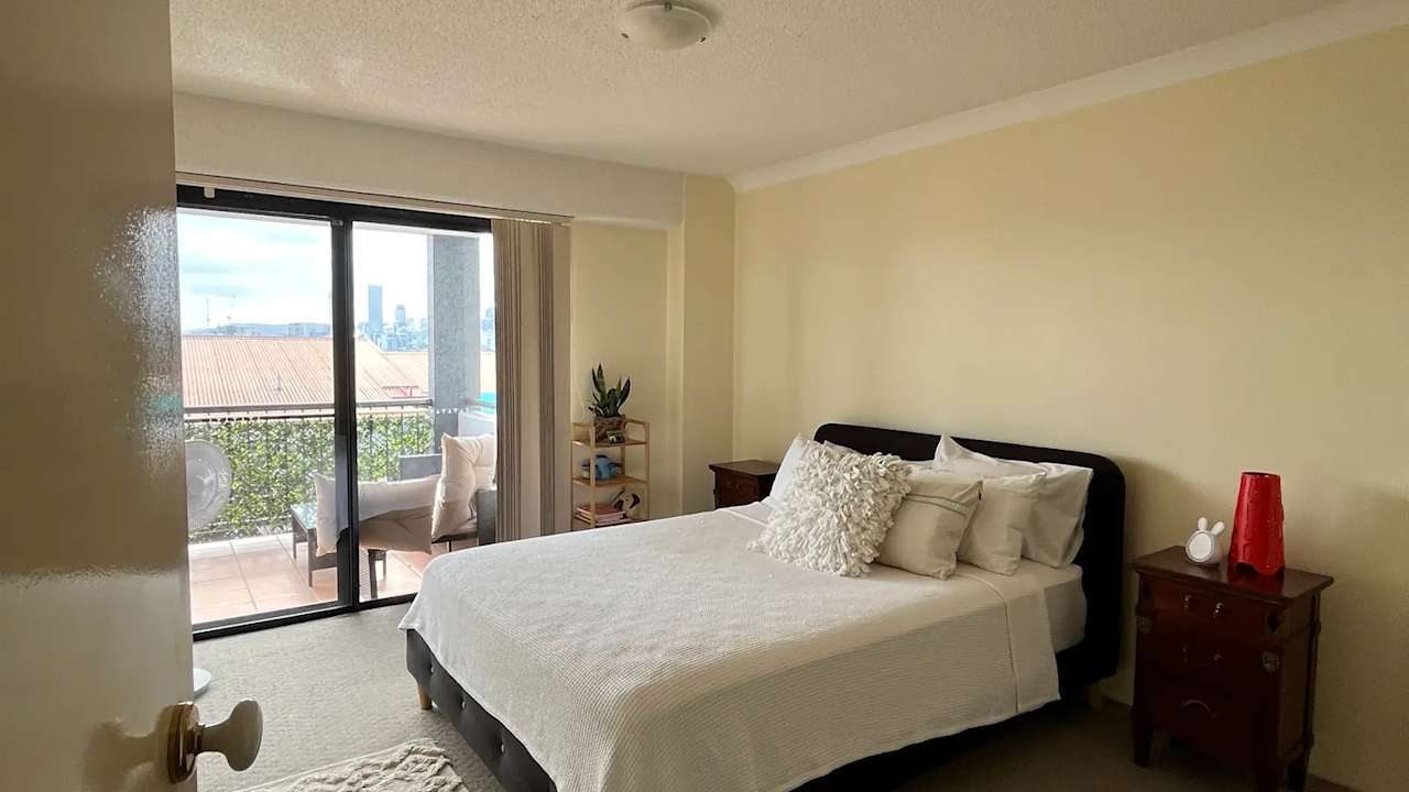 Furnished room with ensuite in a flatshare