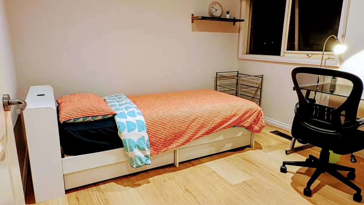 Furnished room in a share house