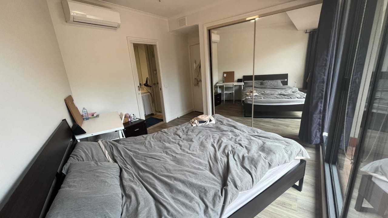 Furnished room with ensuite in a flatshare