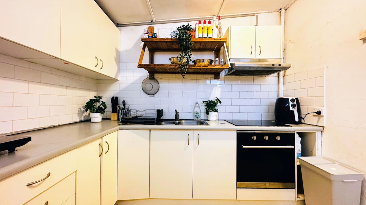Furnished room in a flatshare