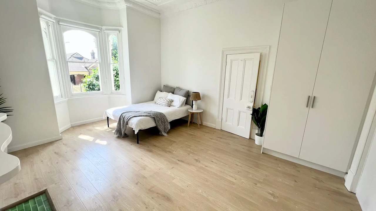 Room in a share house