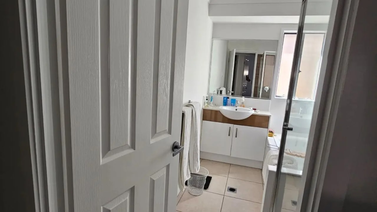 Room in a share house