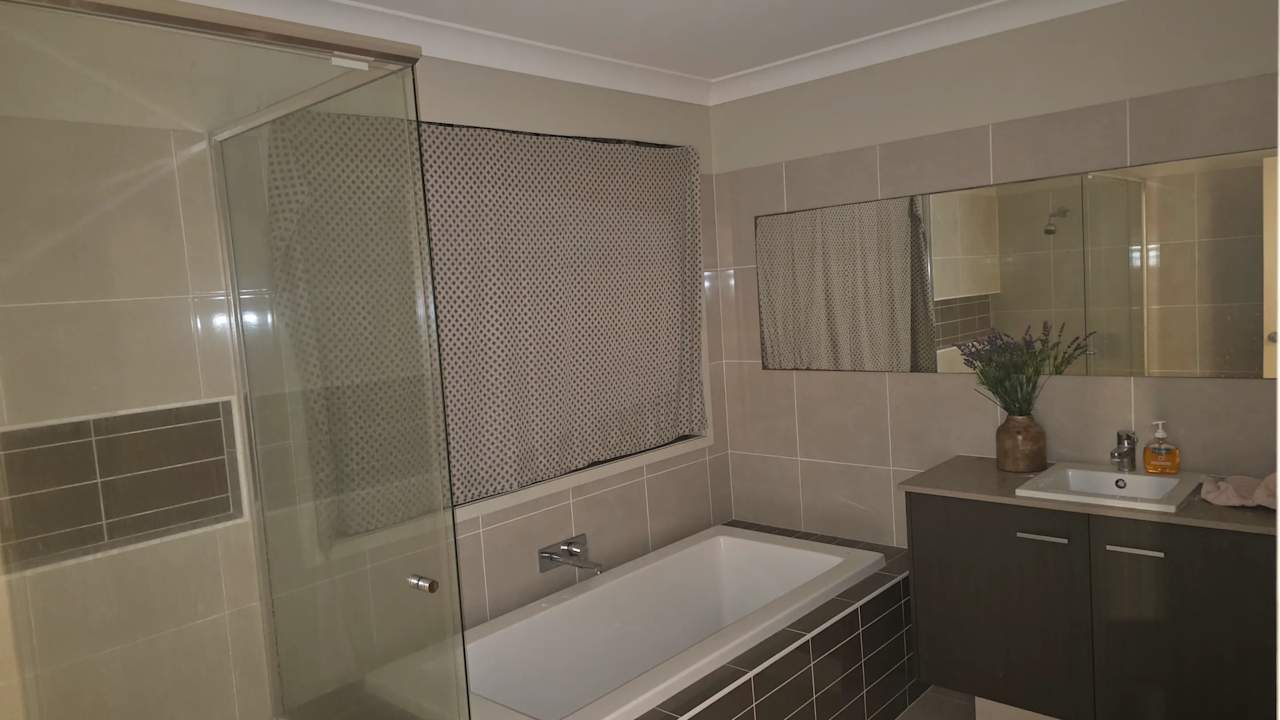 Unfurnished room in a share house