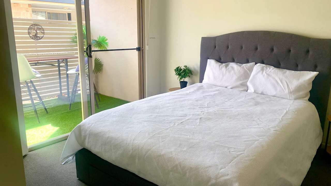 Furnished room with ensuite in a flatshare