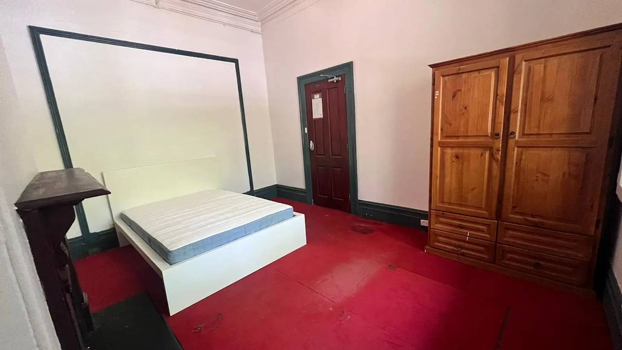 Furnished room in a share house