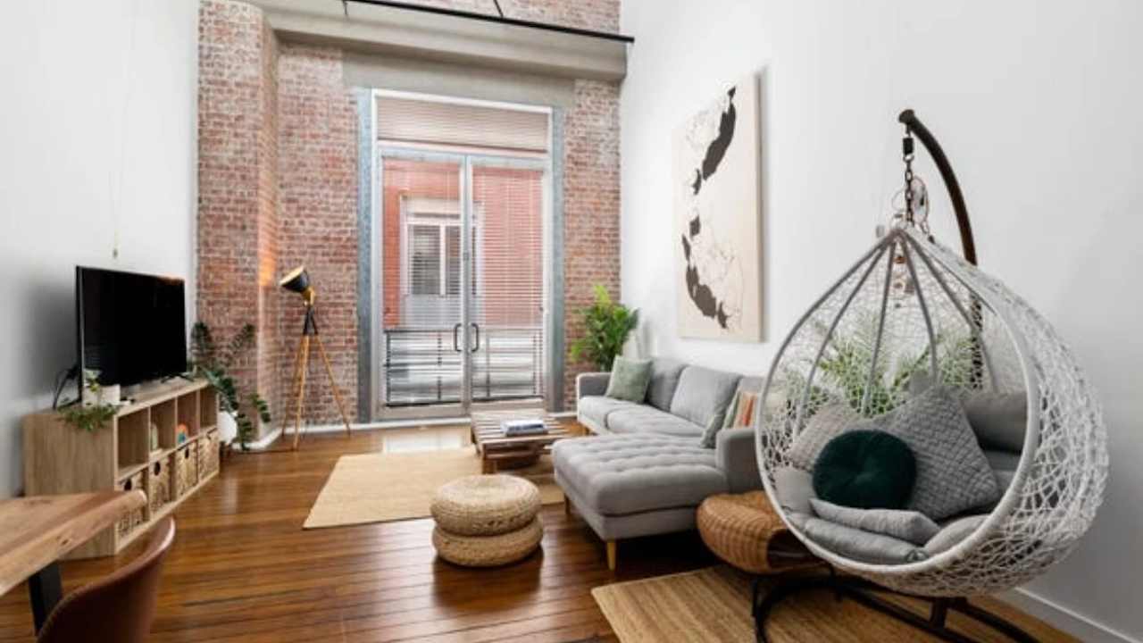 Unfurnished room in a flatshare