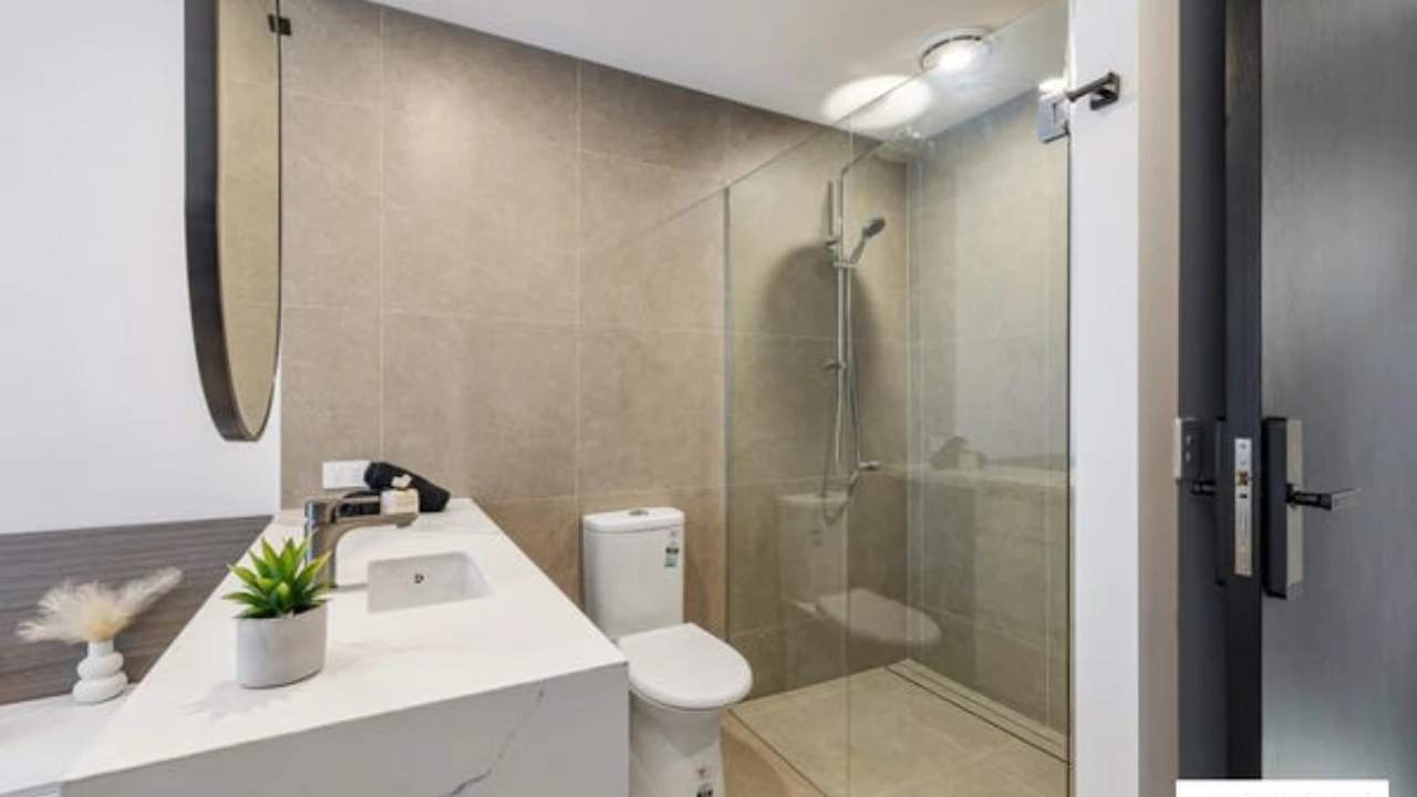 Furnished room with own bathroom