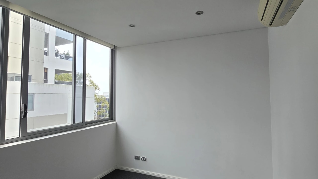 Unfurnished room with own bathroom