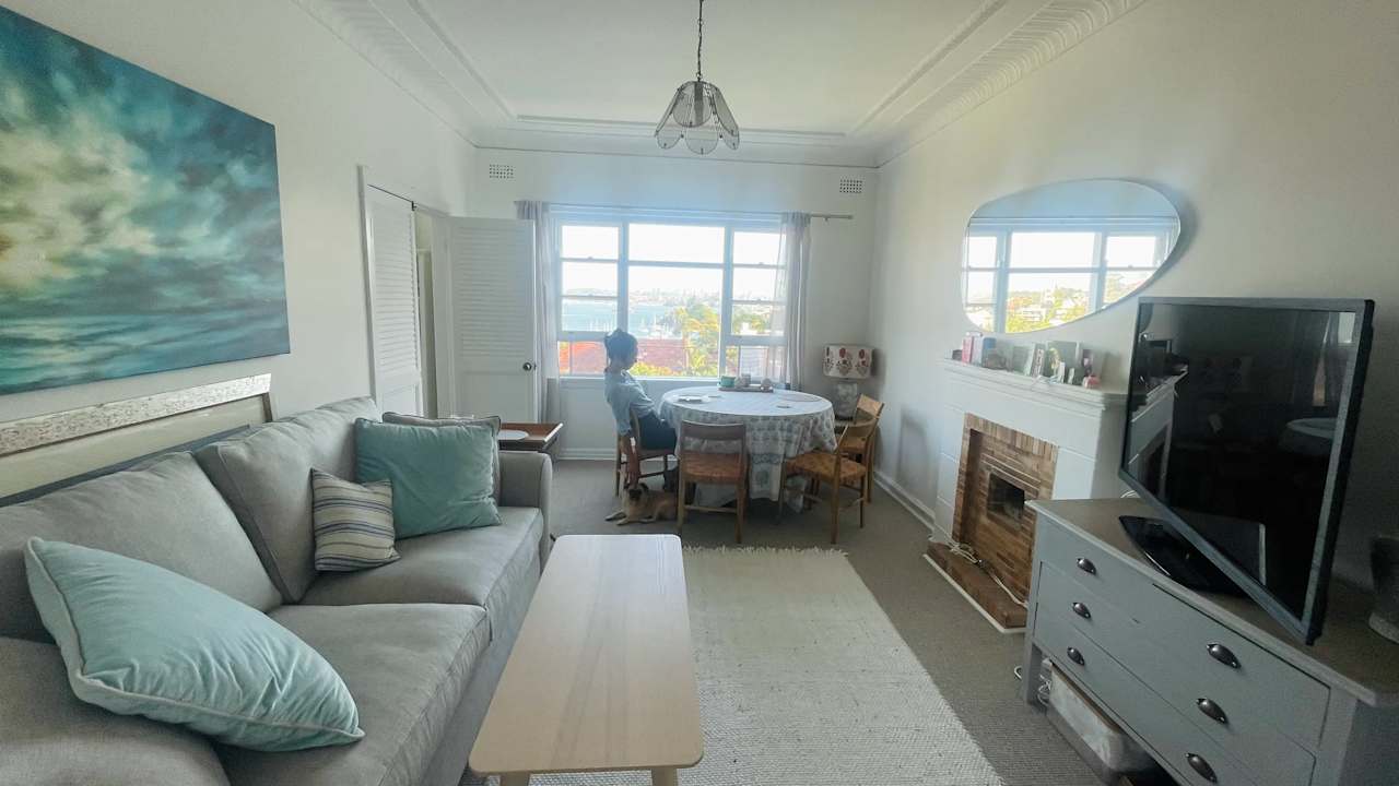 Furnished room in a flatshare