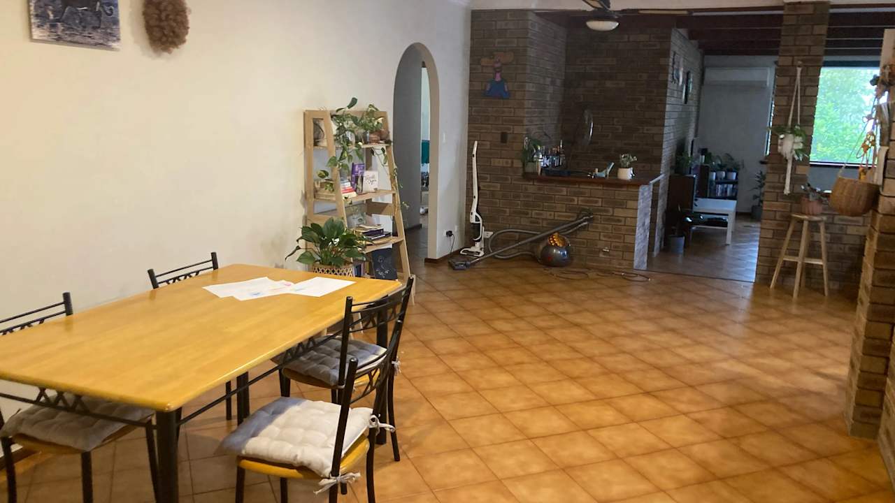 Room in a share house