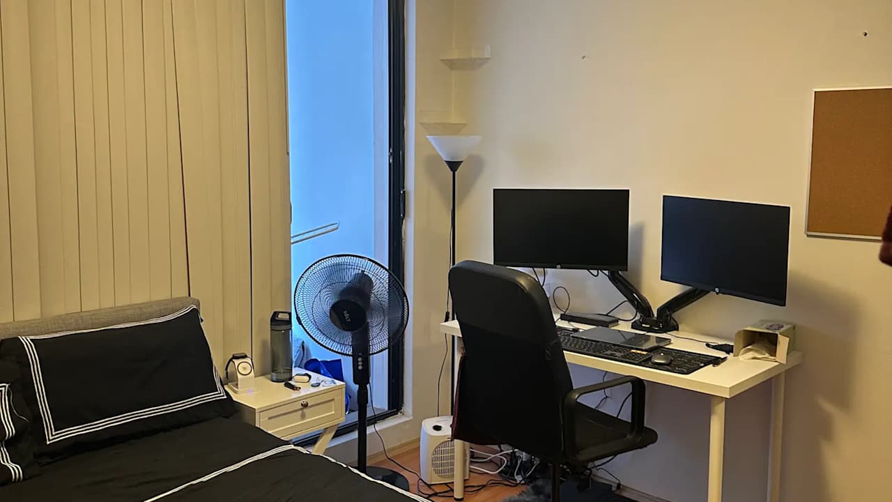 Furnished room in a share house
