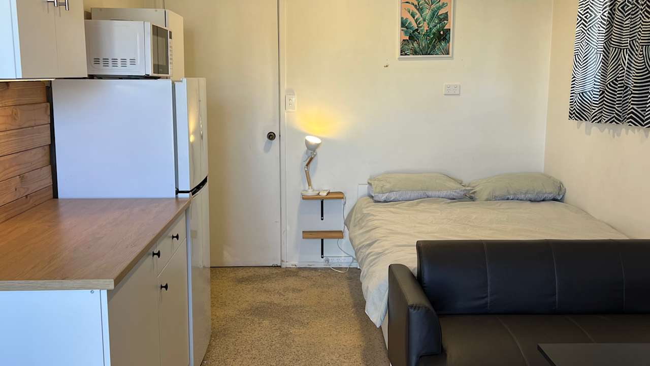 Furnished room in a flatshare