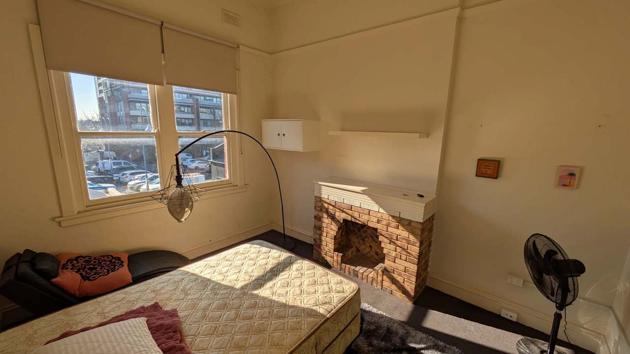 Furnished room in a flatshare