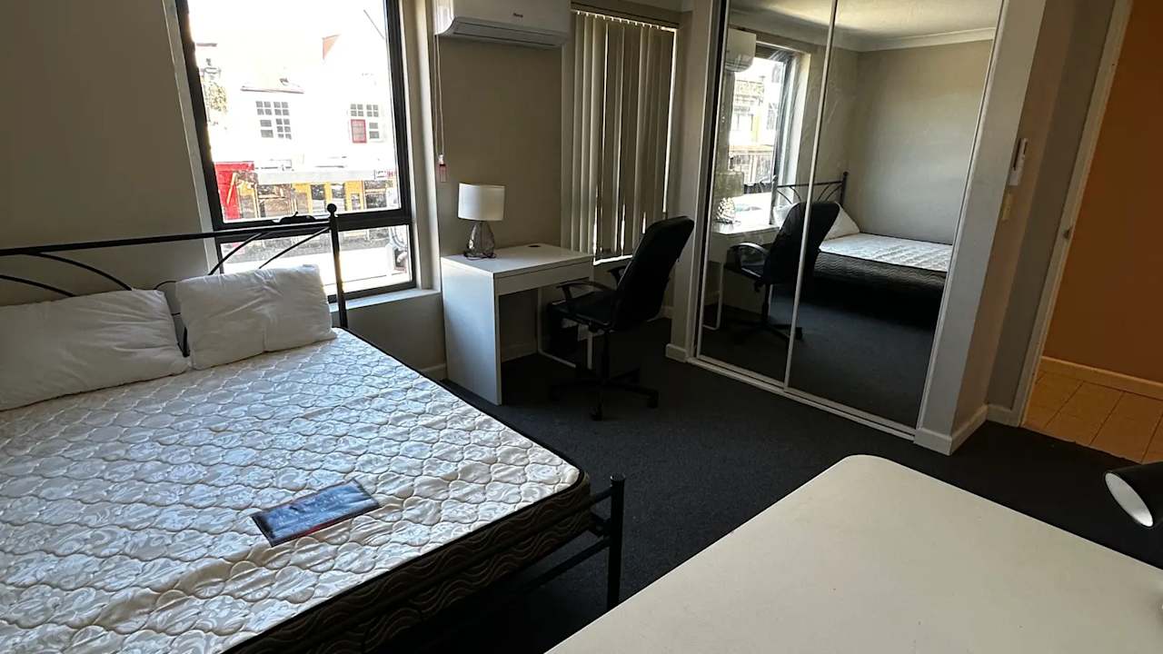 Furnished room in a flatshare