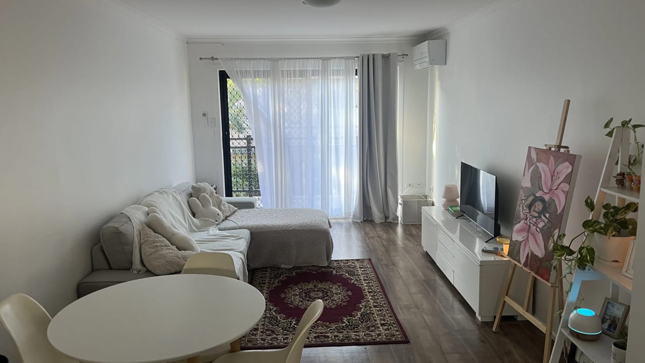 Unfurnished room in a flatshare