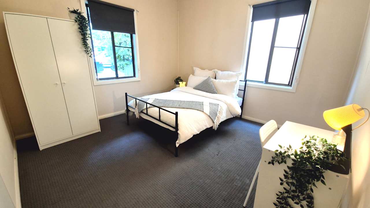 Furnished room in a flatshare