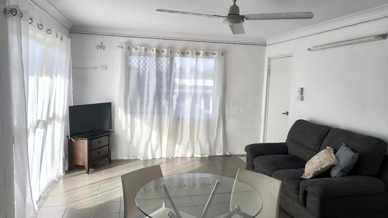 Furnished room in a flatshare