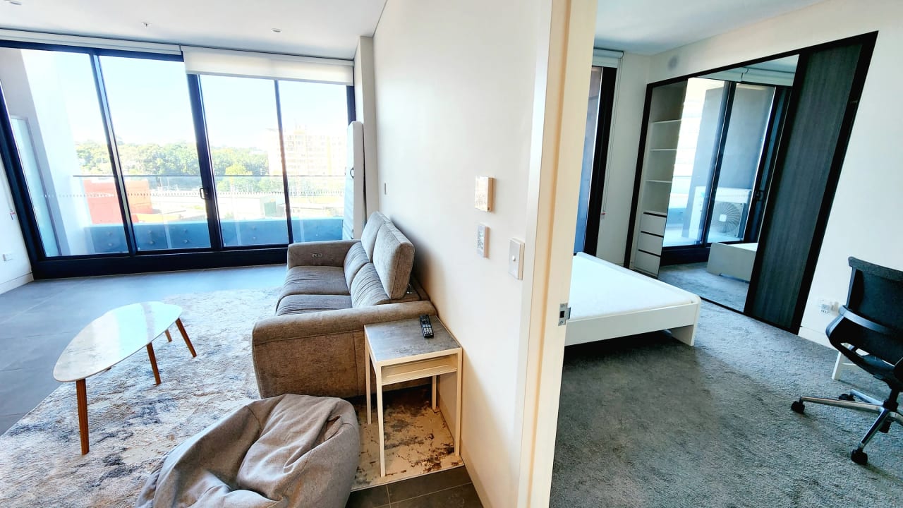 Furnished room with ensuite in a flatshare