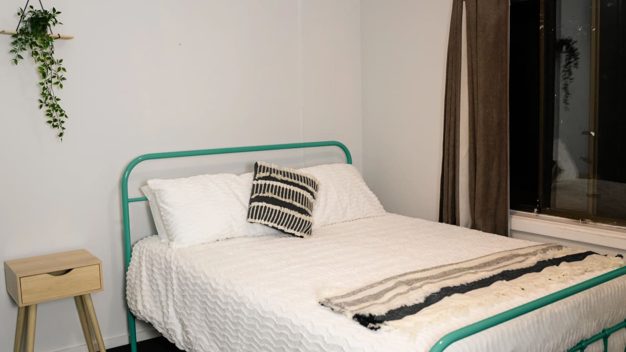 Furnished room in a flatshare