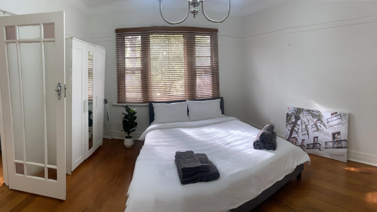 Furnished room in a flatshare