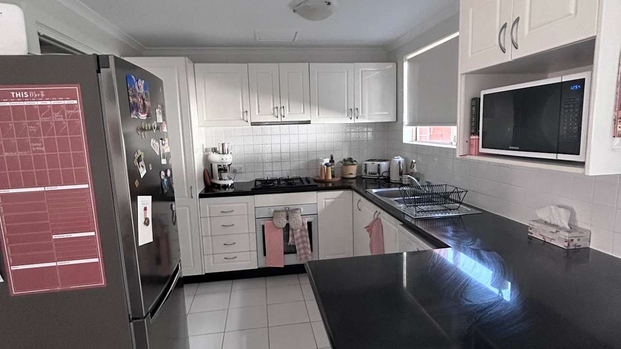 Unfurnished room in a share house