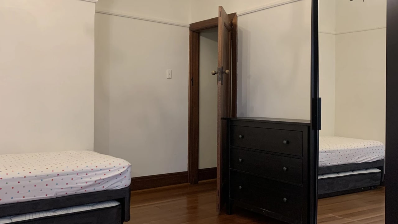 Room in a share house