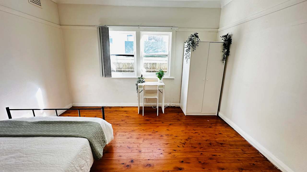 Furnished room in a flatshare