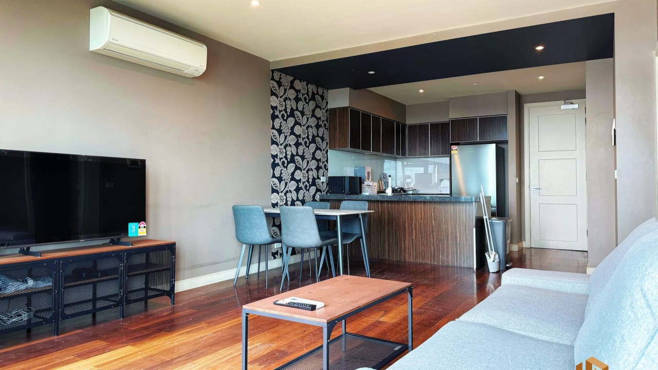 Furnished room with ensuite in a flatshare