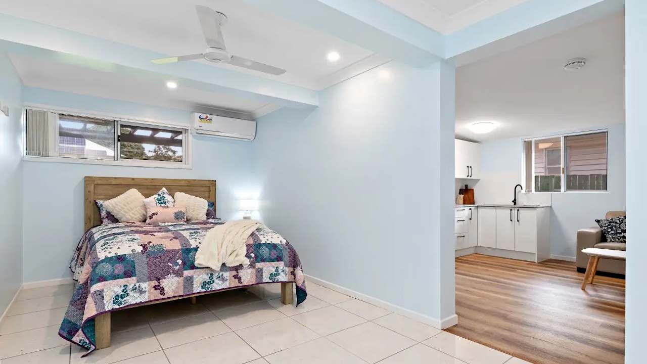 Whole property with 1 room for rent