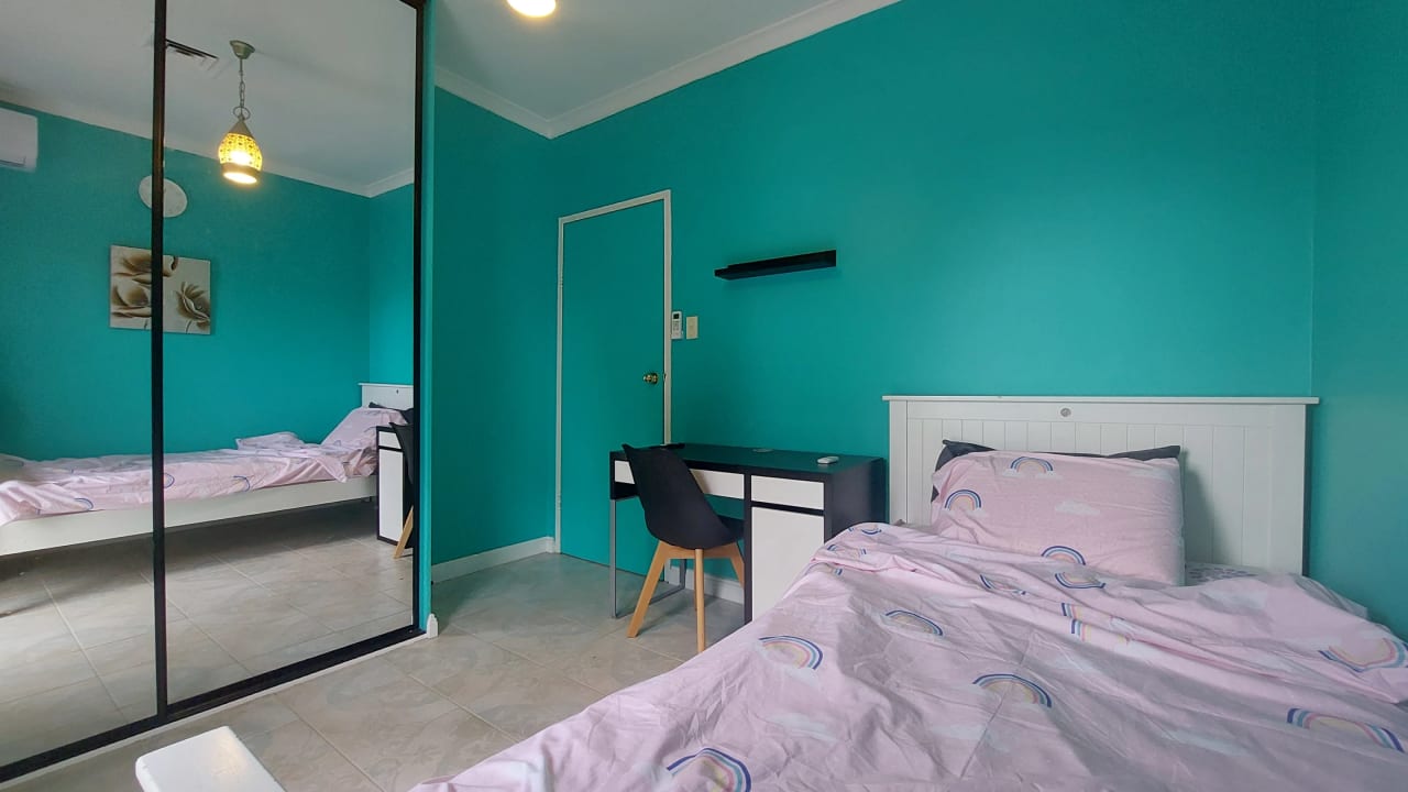 Furnished room in a flatshare