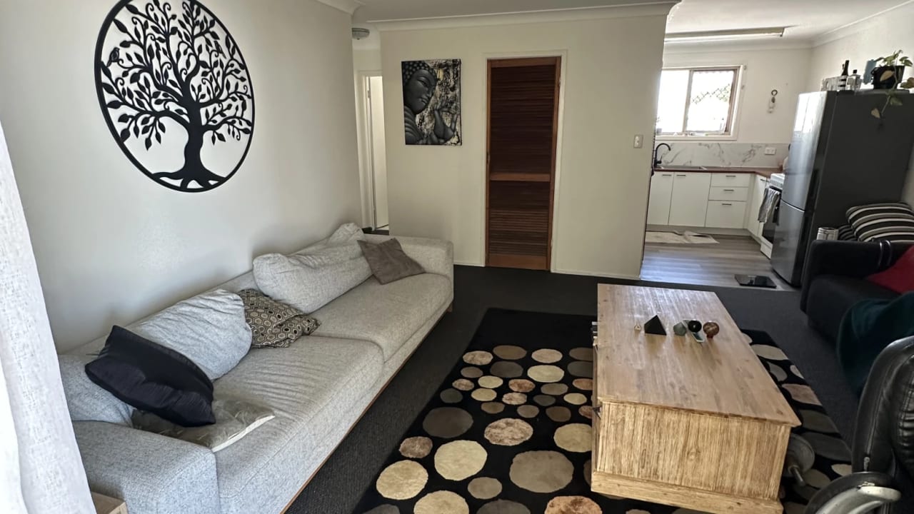 Unfurnished room in a flatshare
