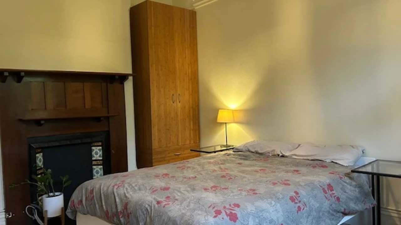 Furnished room in a flatshare