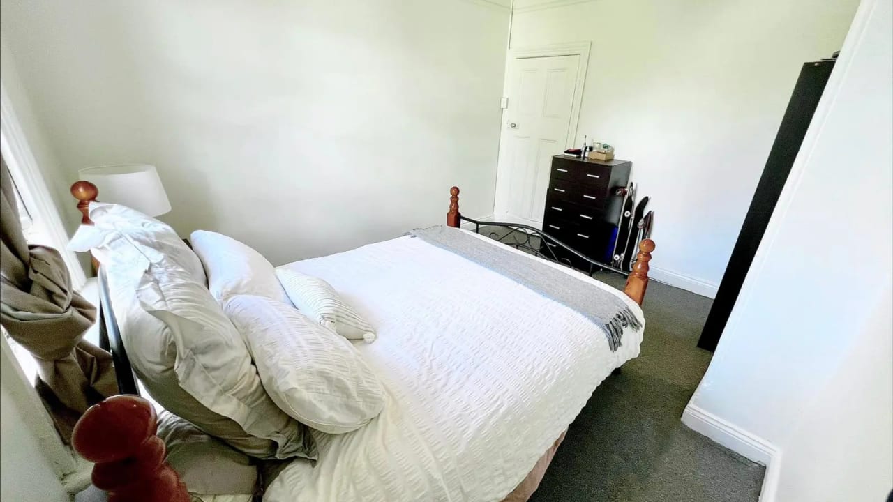 Room in a share house