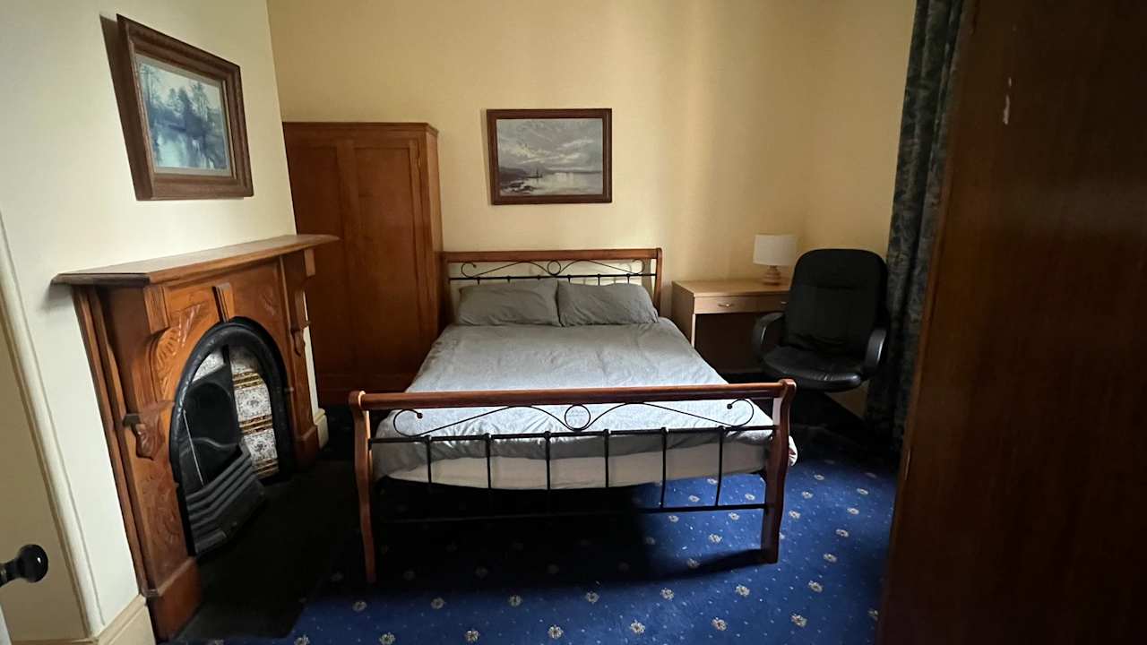 Room in a share house