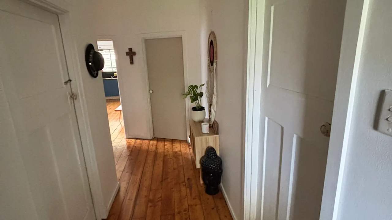 Room in a share house