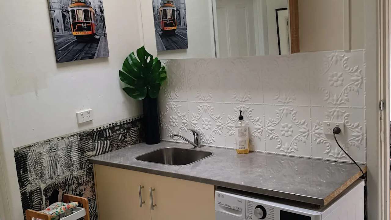 Room in a share house