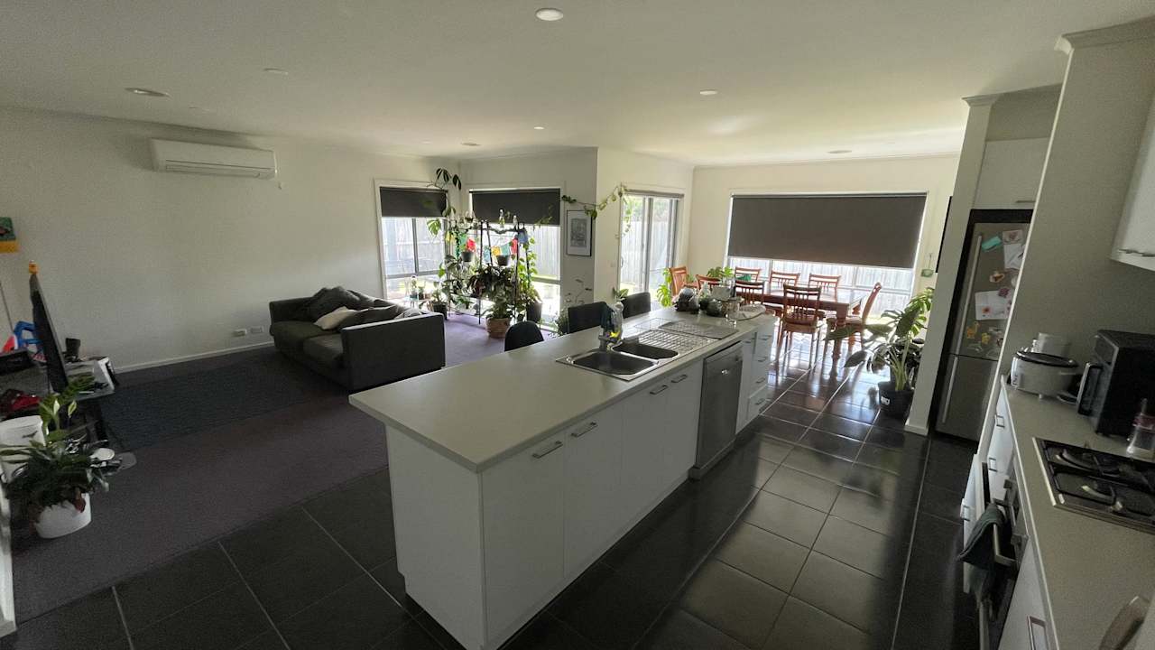 Room in a share house