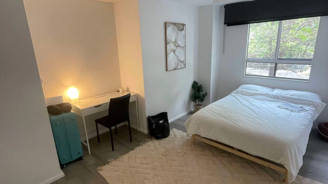 Furnished room in a flatshare