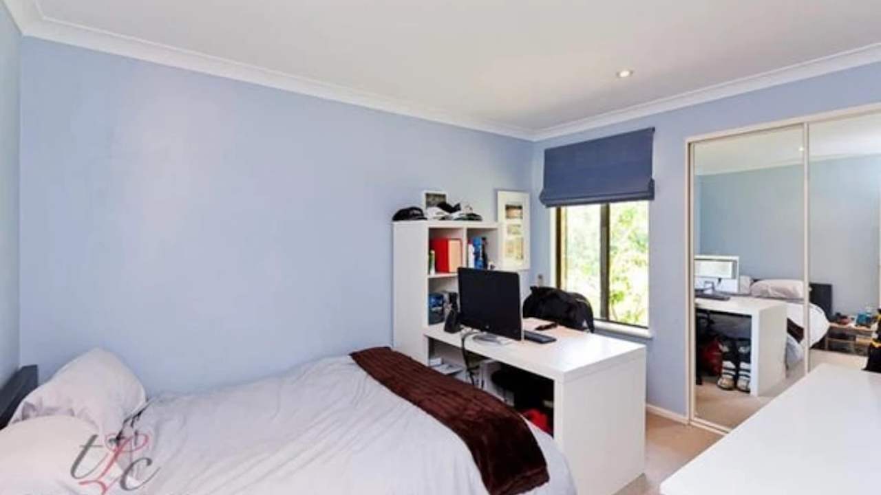 Room in a share house